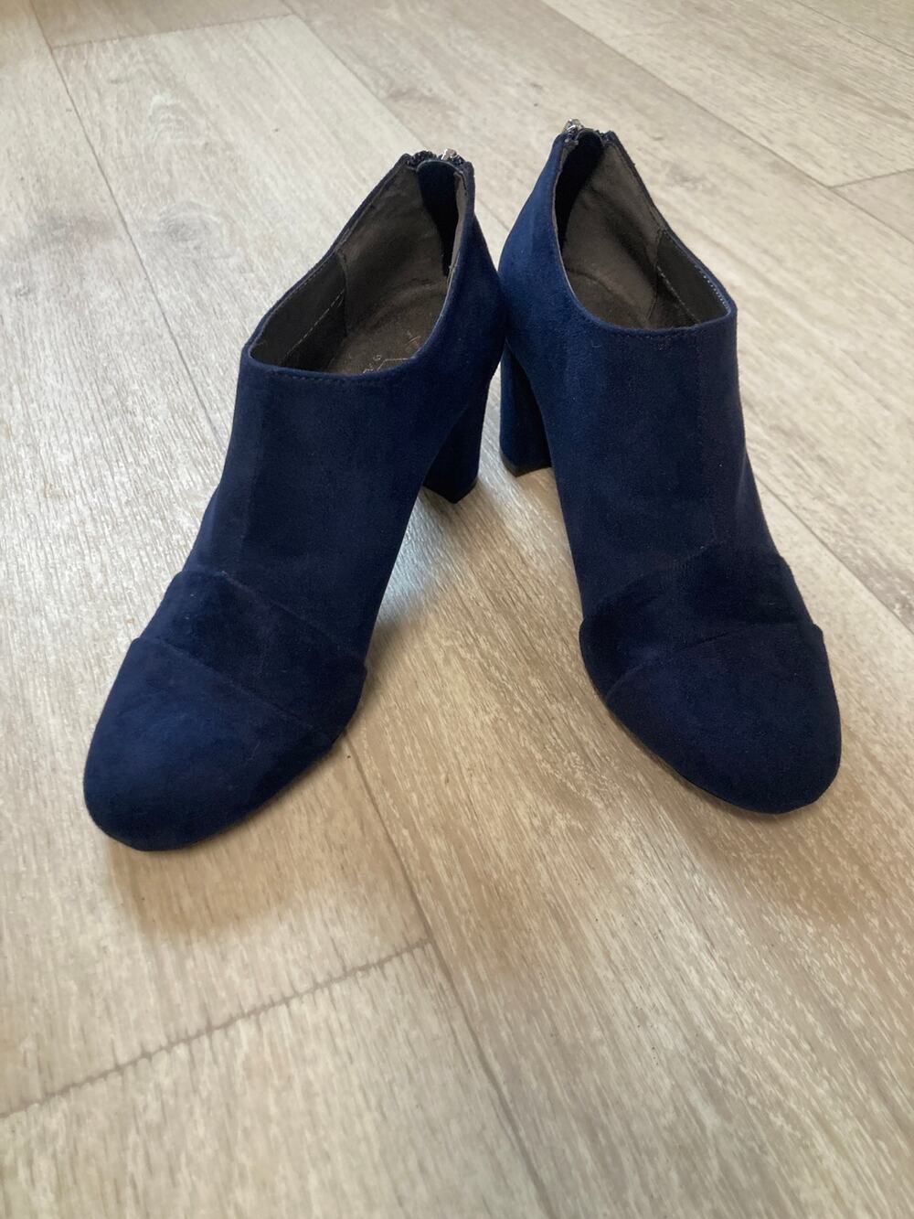 Aerosoles Navy Blue Faux Suede Booties, Size 5M